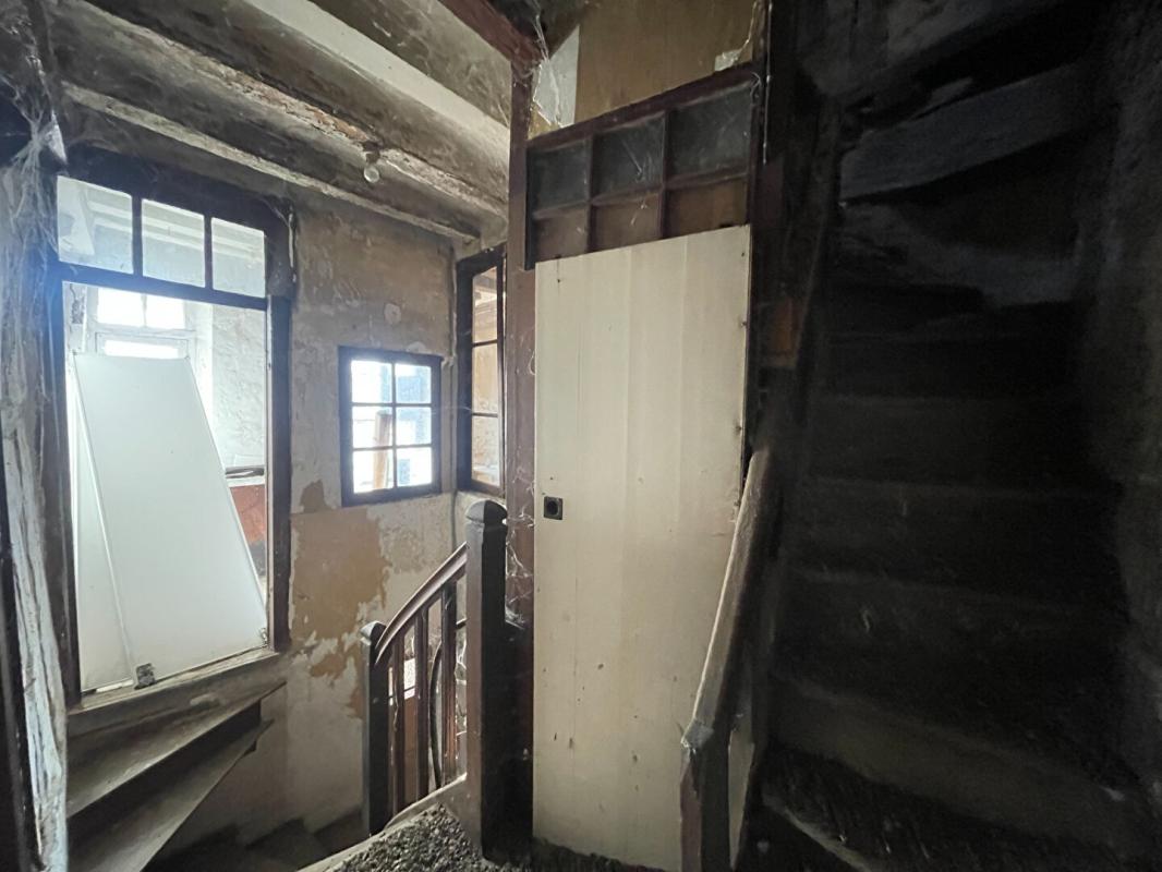 CHATEAU-RENARD Immeuble Château Renard 3 pièces 110 m2 14