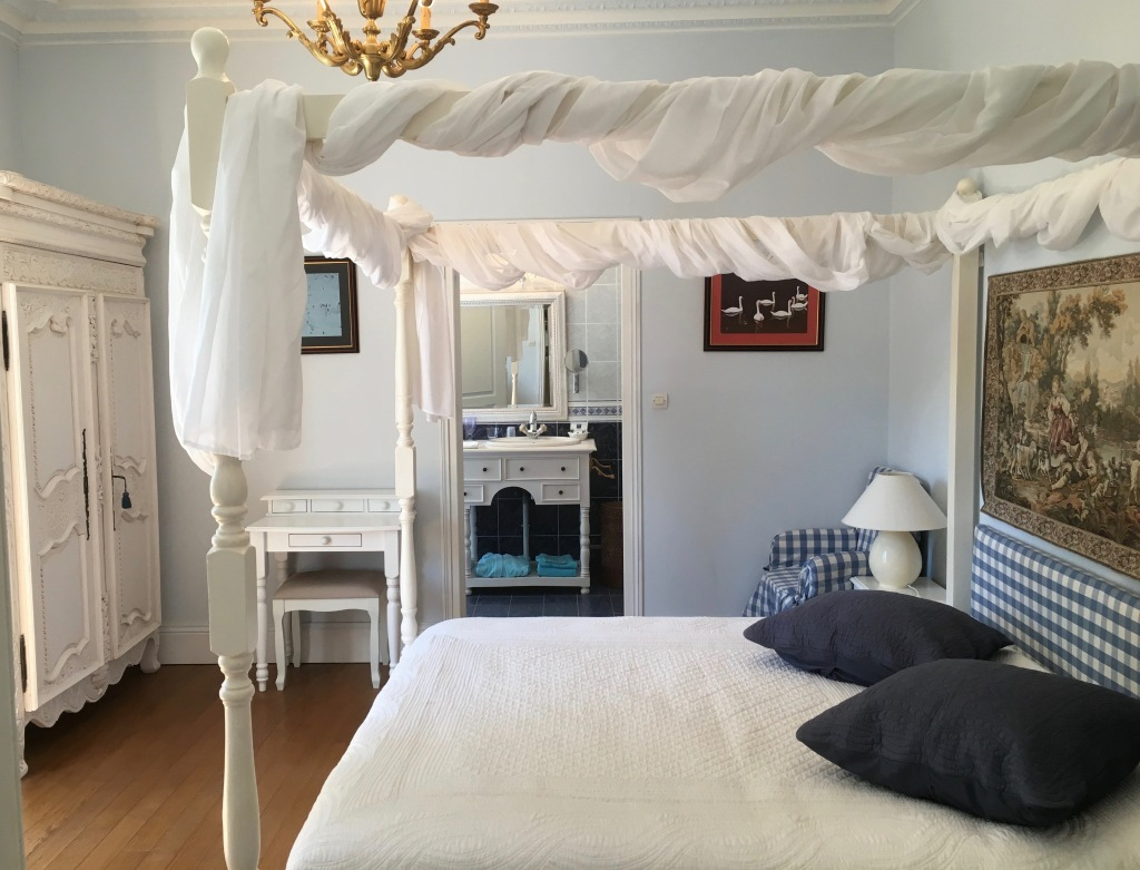 TOURNON-SAINT-PIERRE Château XVIII sur 4 Ha 50  de parc clos 11