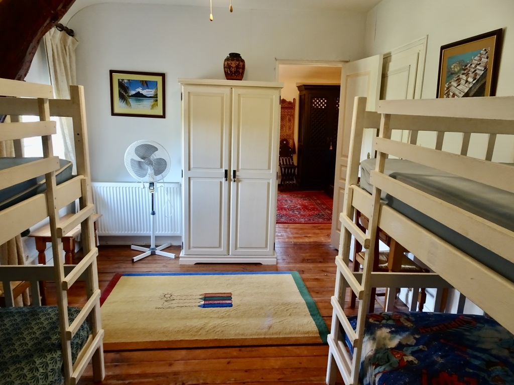 TOURNON-SAINT-PIERRE Château XVIII sur 4 Ha 50  de parc clos 12