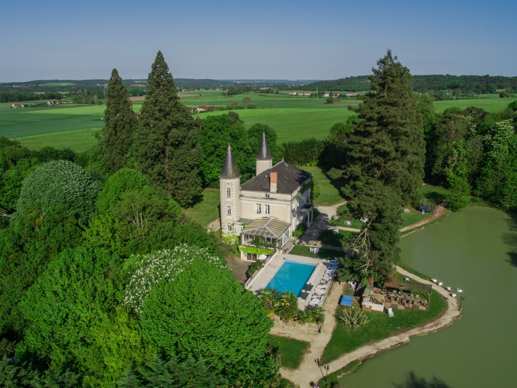 TOURNON-SAINT-PIERRE Château XVIII sur 4 Ha 50  de parc clos 4