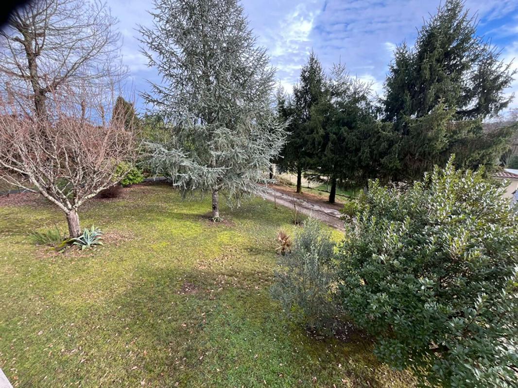 CHATEAU-L'EVEQUE Maison Château L'Evêque 116 m2  avec grand jardin 14