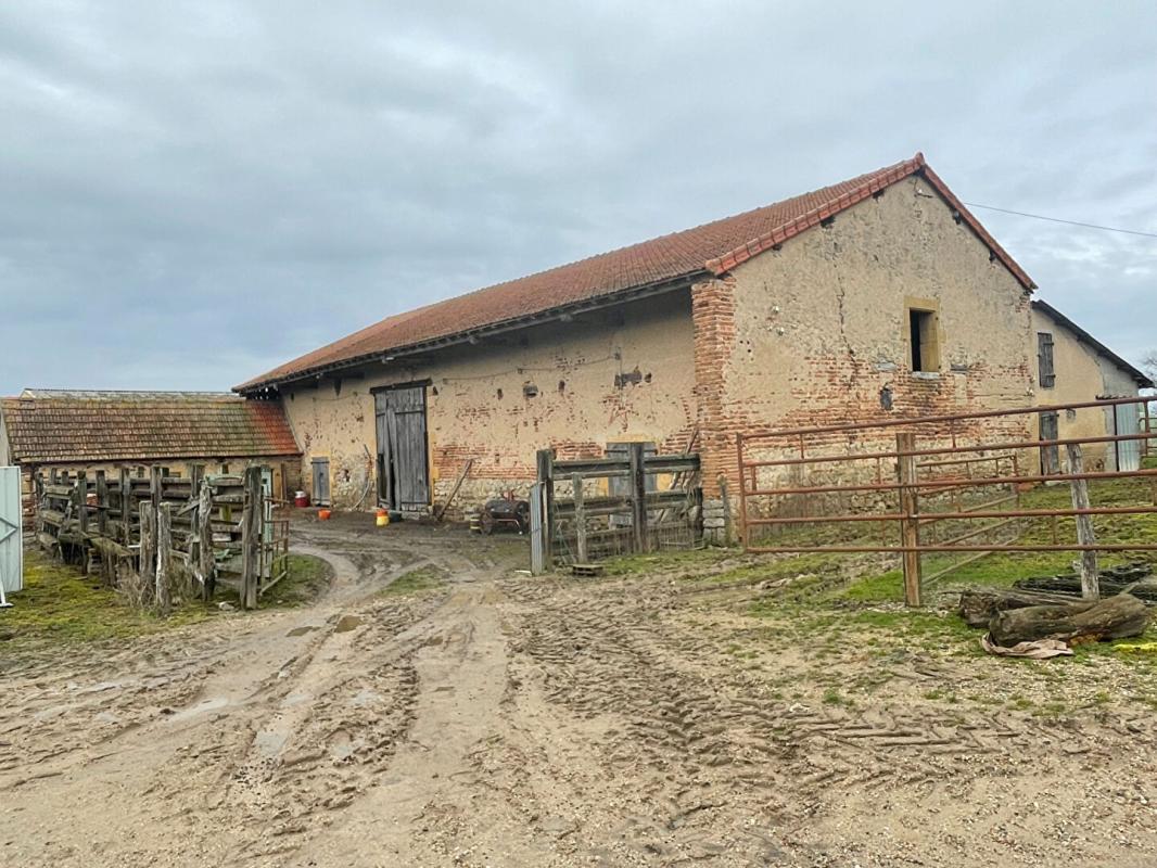 LE PIN Corps de ferme avec maison de 94 m² et 5.1 ha de pré 6