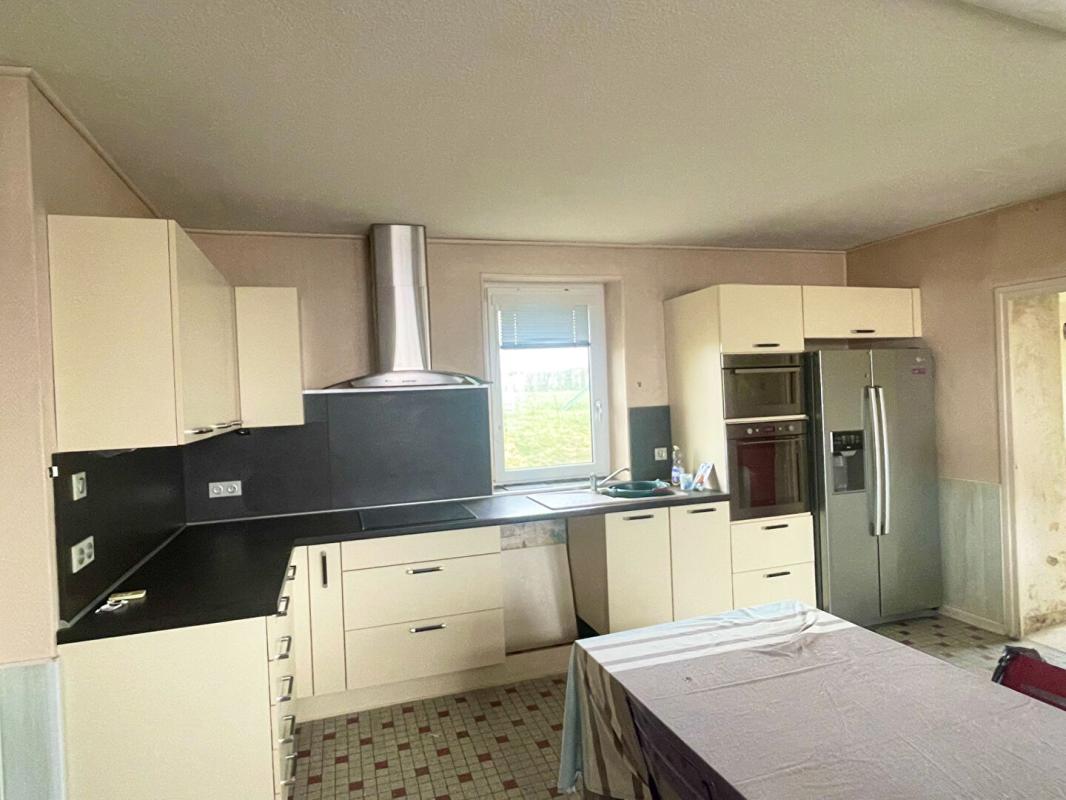 LE PIN Corps de ferme avec maison de 94 m² et 5.1 ha de pré 9