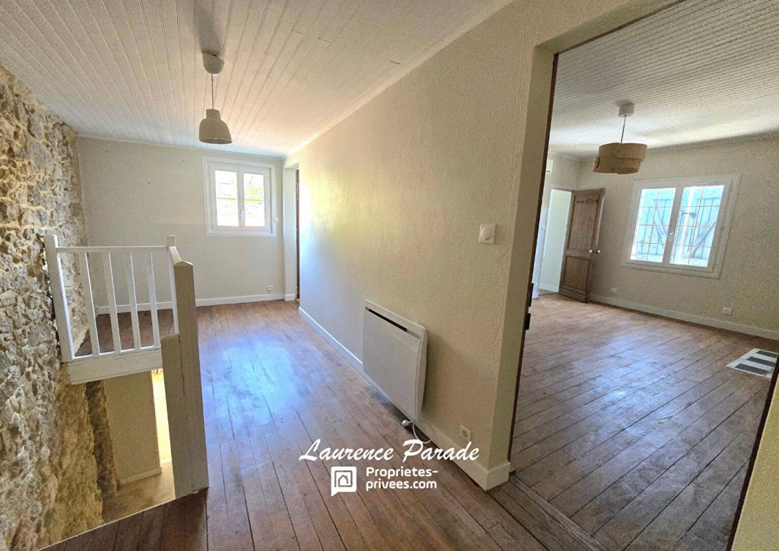 MOULIN-NEUF Maison 158m² en pierre, dépendance , terrain, ruisseau 10