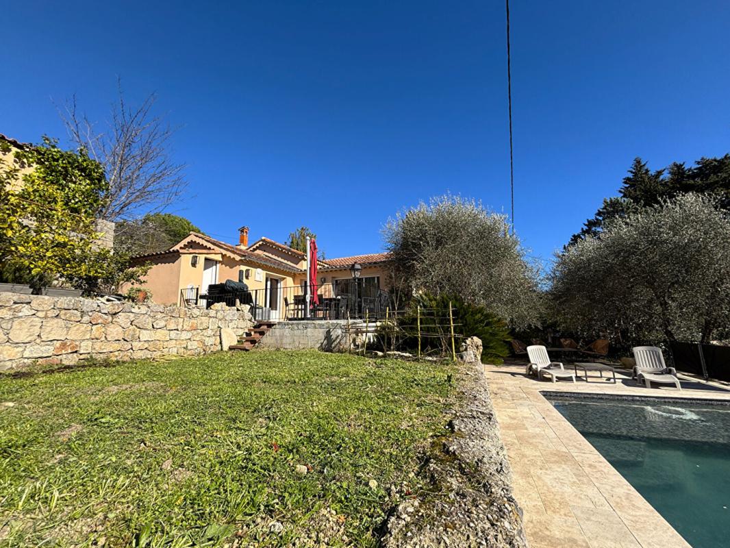 PEYMEINADE Maison individuelle avec piscine et dépendances - à pied du village de Peymeinade 17