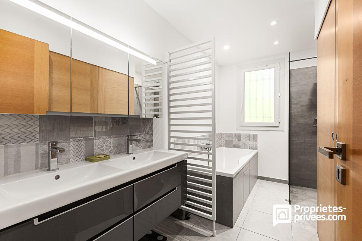 PEYMEINADE Maison individuelle avec piscine et dépendances - à pied du village de Peymeinade 8