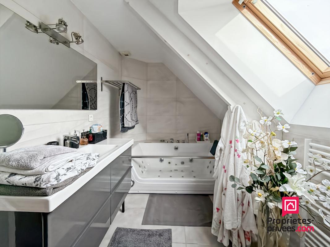 SAINT-GERMAIN-DES-CHAMPS Pavillon Saint Germain Des Champs 4 chambres 1ha de terrain 10