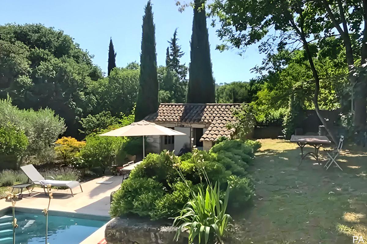 UZES UZÈS  Jardin arboré et clôturé de 961 m² avec piscine et mazet habitable 1