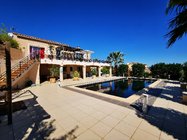 ADISSAN Villa  exeptionnelle avec potentiel locatif sur un très grand terrain 15