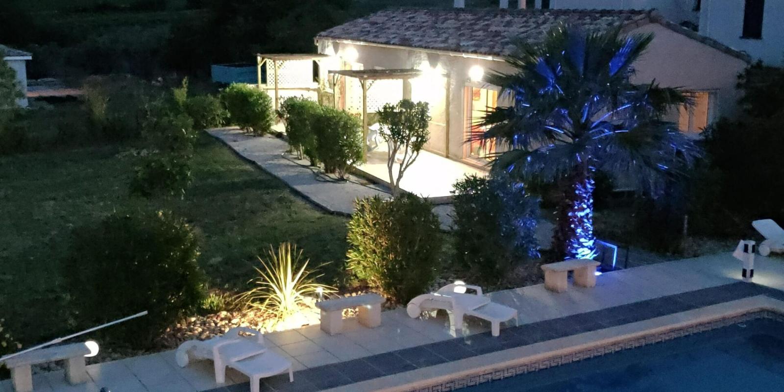 ADISSAN Villa  exeptionnelle avec potentiel locatif sur un très grand terrain 4