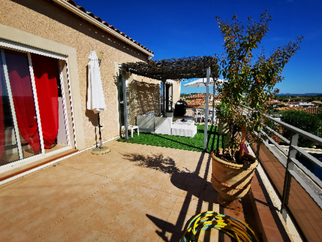 ADISSAN Villa  exeptionnelle avec potentiel locatif sur un très grand terrain 9