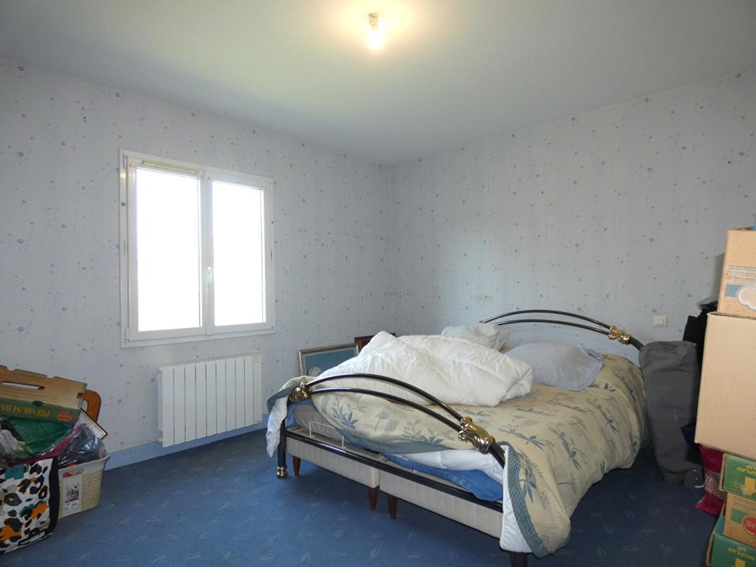 HAUTEFORT Maison 160m² habitables / sous-sol 200m² / terrain 9540m² 10