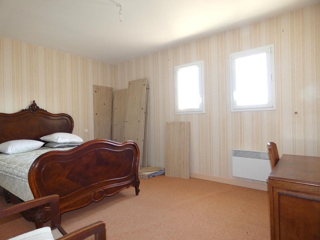 HAUTEFORT Maison 160m² habitables / sous-sol 200m² / terrain 9540m² 11