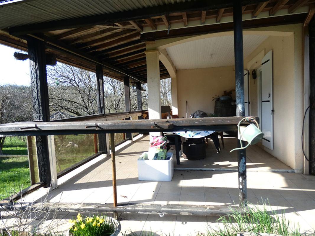 HAUTEFORT Maison 160m² habitables / sous-sol 200m² / terrain 9540m² 14