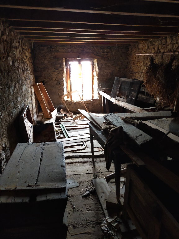 CELLES-SUR-DUROLLE Celles sur Durolle (63250) Ensemble immobilier Maison (+/-160m2) + grange (+/- 270m2) + terrain constructible (+/-3500m2) 12