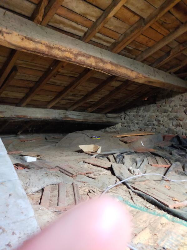 CELLES-SUR-DUROLLE Celles sur Durolle (63250) Ensemble immobilier Maison (+/-160m2) + grange (+/- 270m2) + terrain constructible (+/-3500m2) 17