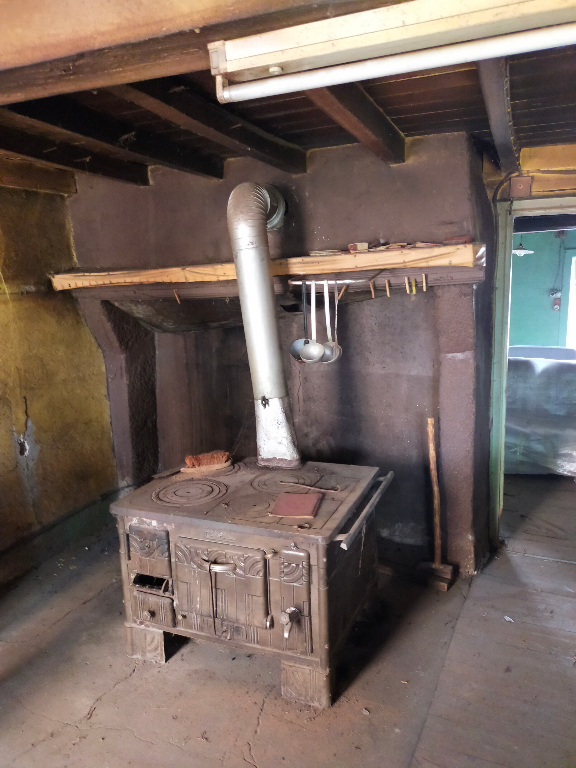 CELLES-SUR-DUROLLE Celles sur Durolle (63250) Ensemble immobilier Maison (+/-160m2) + grange (+/- 270m2) + terrain constructible (+/-3500m2) 5