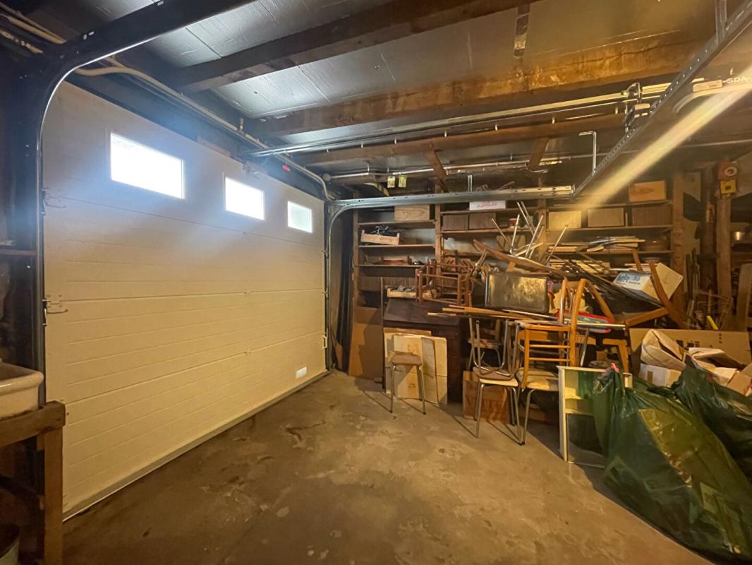 QUIMPER Maison années 30 à rénover avec garage et jardin (quartier Gare Quimper) 12