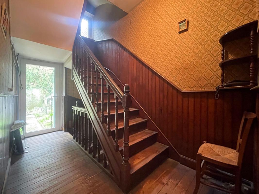 QUIMPER Maison années 30 à rénover avec garage et jardin (quartier Gare Quimper) 6