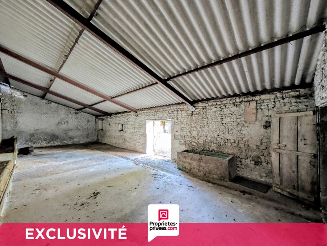 COULONGES Maison à rénover de 4 pièces + garage 8