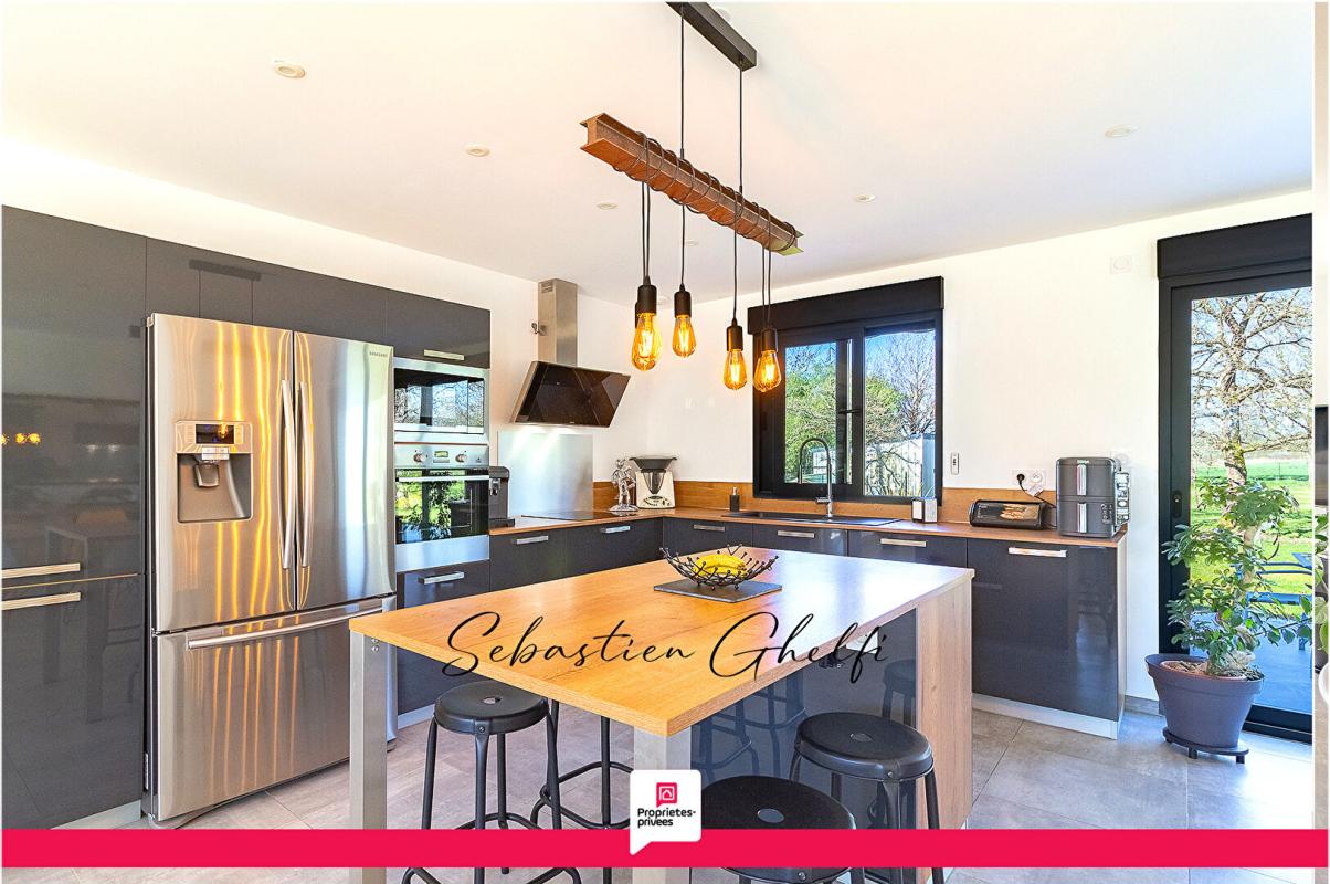 ROMORANTIN-LANTHENAY belle maison avec 3 chambres dont 1 suite-salle de sport-double garage 5