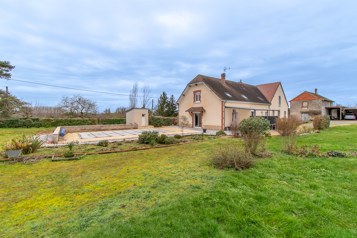 MEREAU Maison Mereau 10 pièce(s) 286 m2 17
