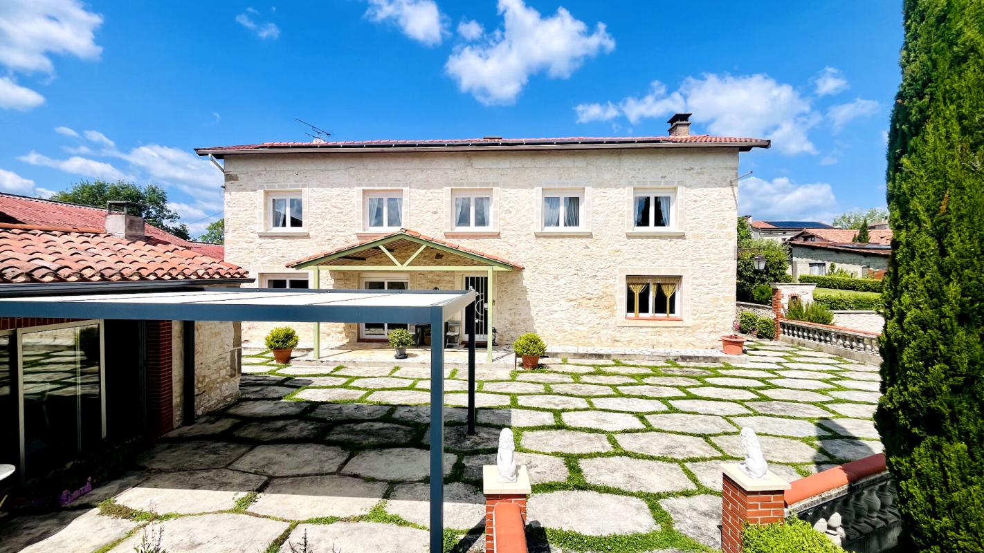 COMBEFA Maison en pierre de caractère, 6 pièce(s) 158 m2 15