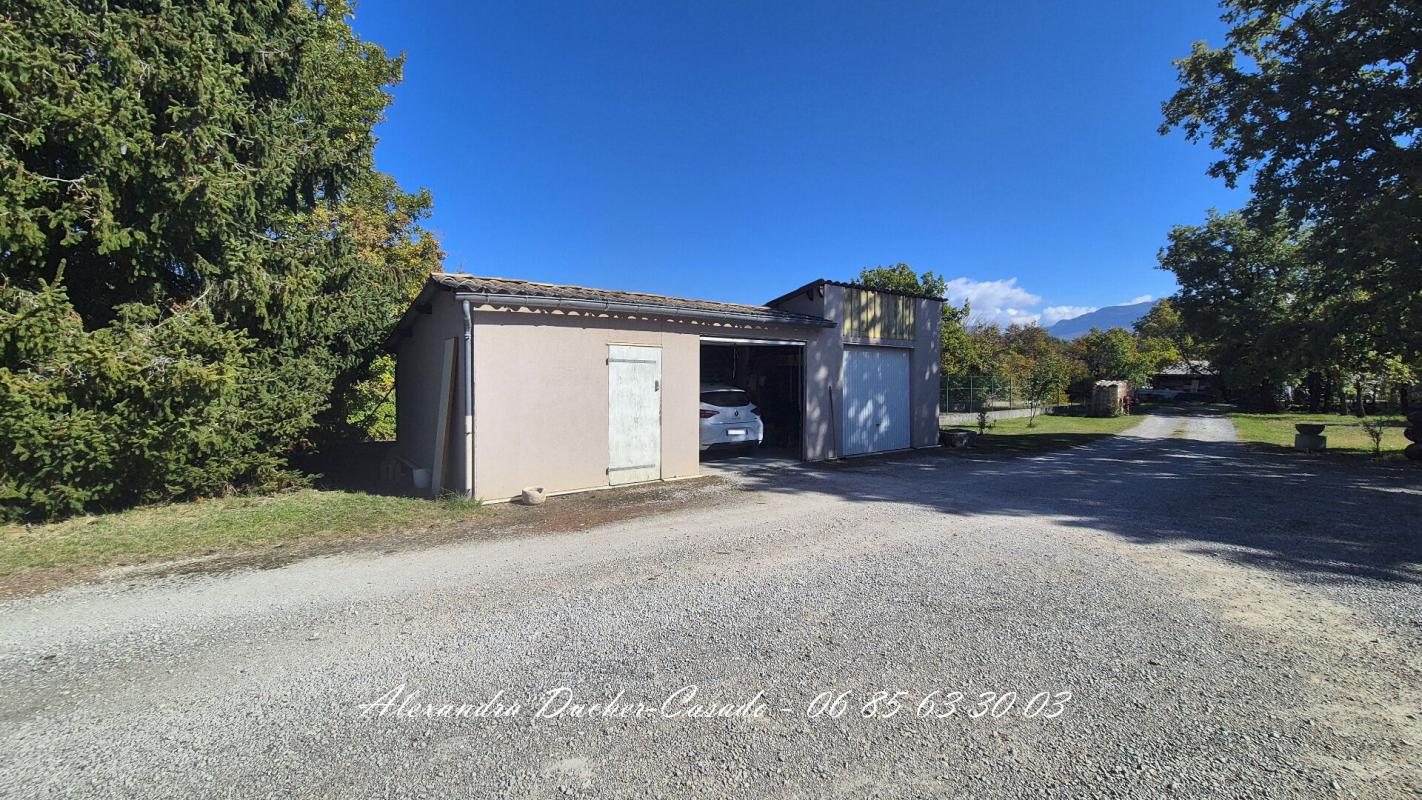 SISTERON Maison d'habitation avec atelier et annexes 12