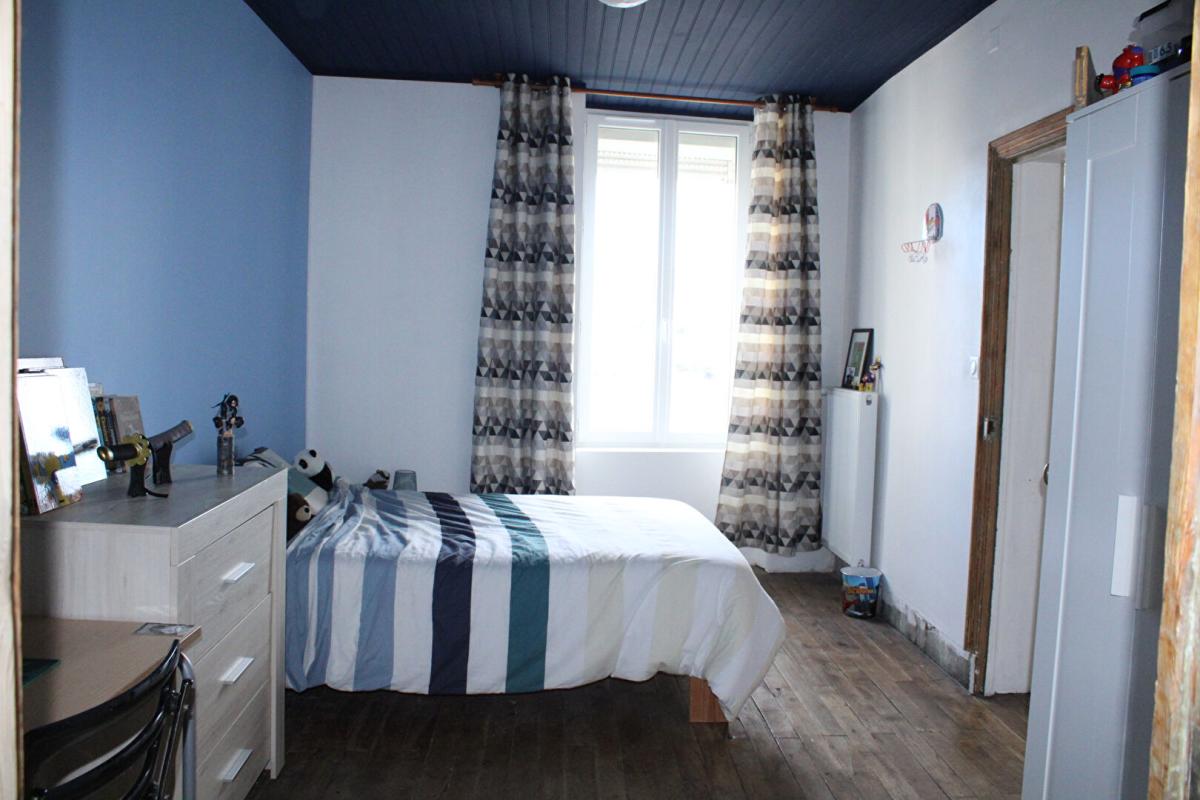 LANGOGNE Maison  avec jardin , garage et appartement indépendant 9