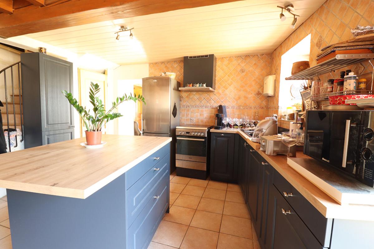 SAINT-VERAND Maison 6 pièces Saint Vérand  +/-120 m2 avec annexes et vue sur Monts du Lyonnais 11