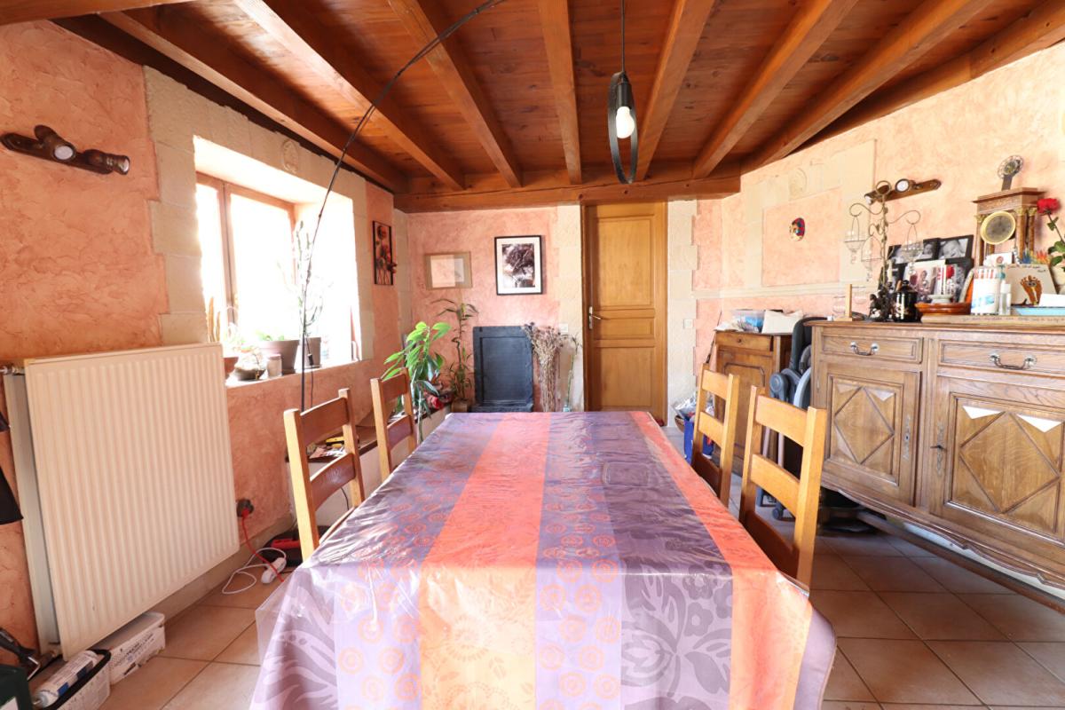 SAINT-VERAND Maison 6 pièces Saint Vérand  +/-120 m2 avec annexes et vue sur Monts du Lyonnais 12