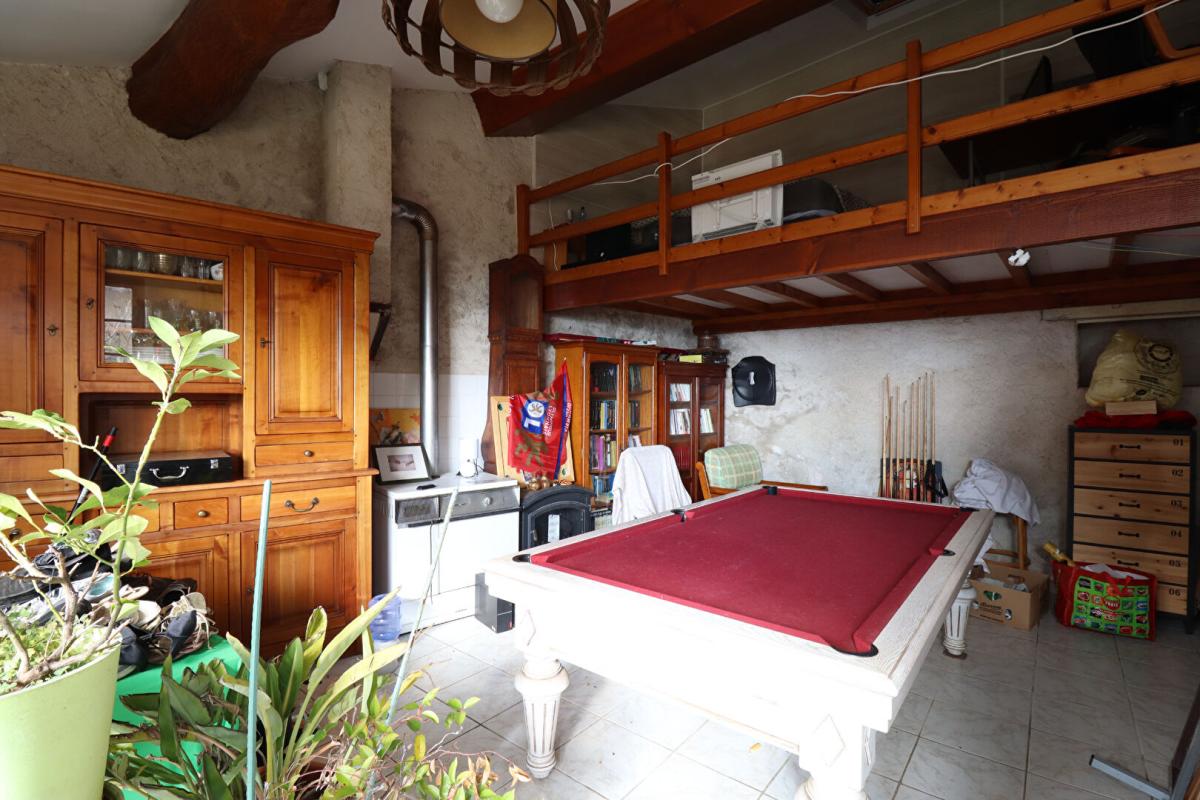 SAINT-VERAND Maison 6 pièces Saint Vérand  +/-120 m2 avec annexes et vue sur Monts du Lyonnais 17