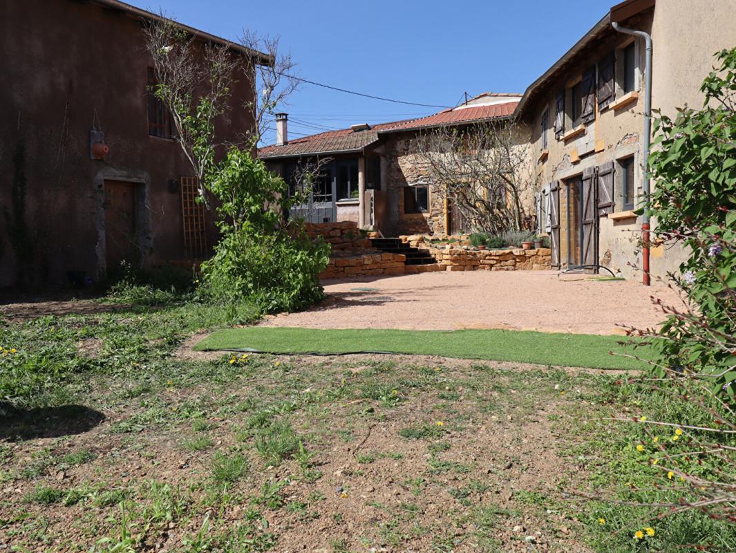 SAINT-VERAND Maison 6 pièces Saint Vérand  +/-120 m2 avec annexes et vue sur Monts du Lyonnais 7