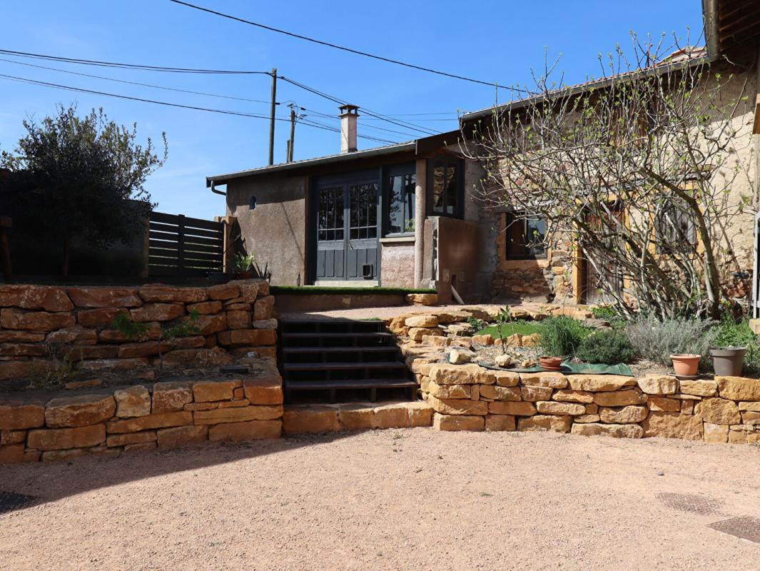 SAINT-VERAND Maison 6 pièces Saint Vérand  +/-120 m2 avec annexes et vue sur Monts du Lyonnais 8