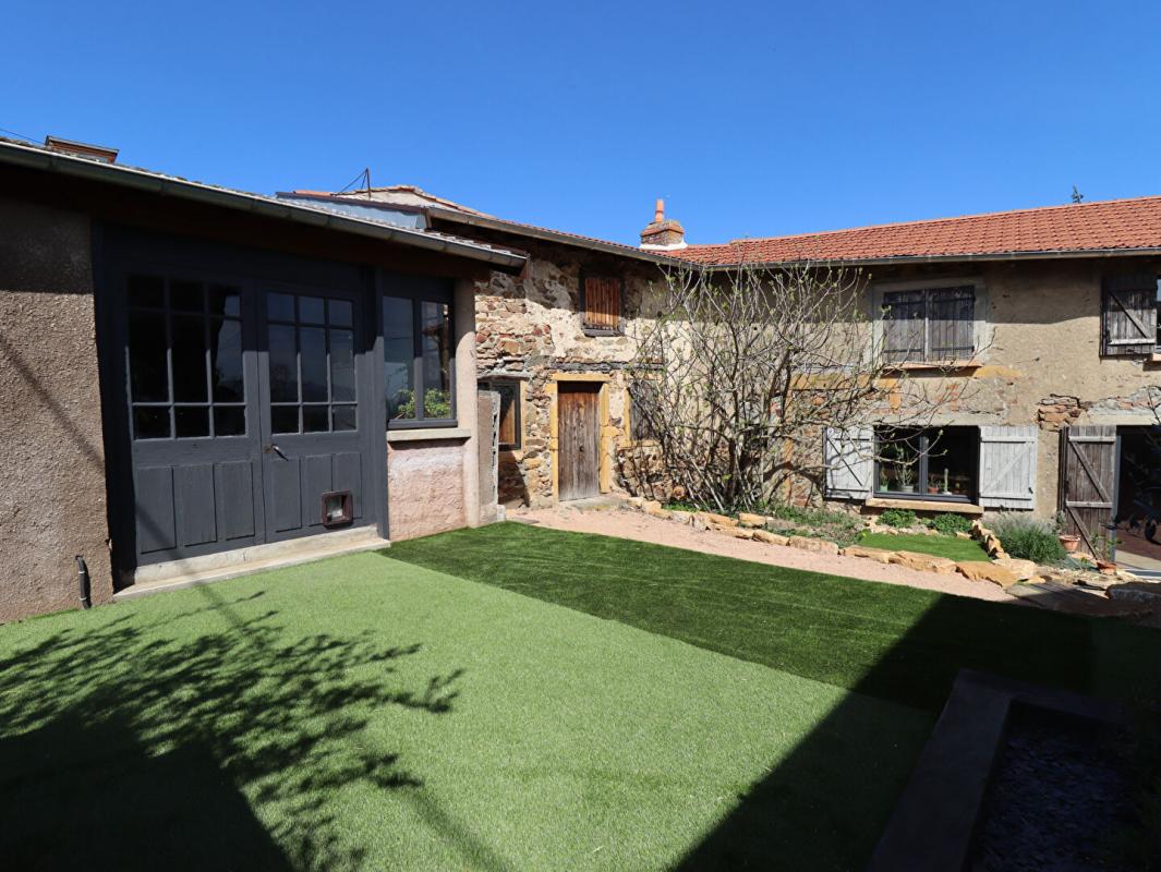 SAINT-VERAND Maison 6 pièces Saint Vérand  +/-120 m2 avec annexes et vue sur Monts du Lyonnais 9