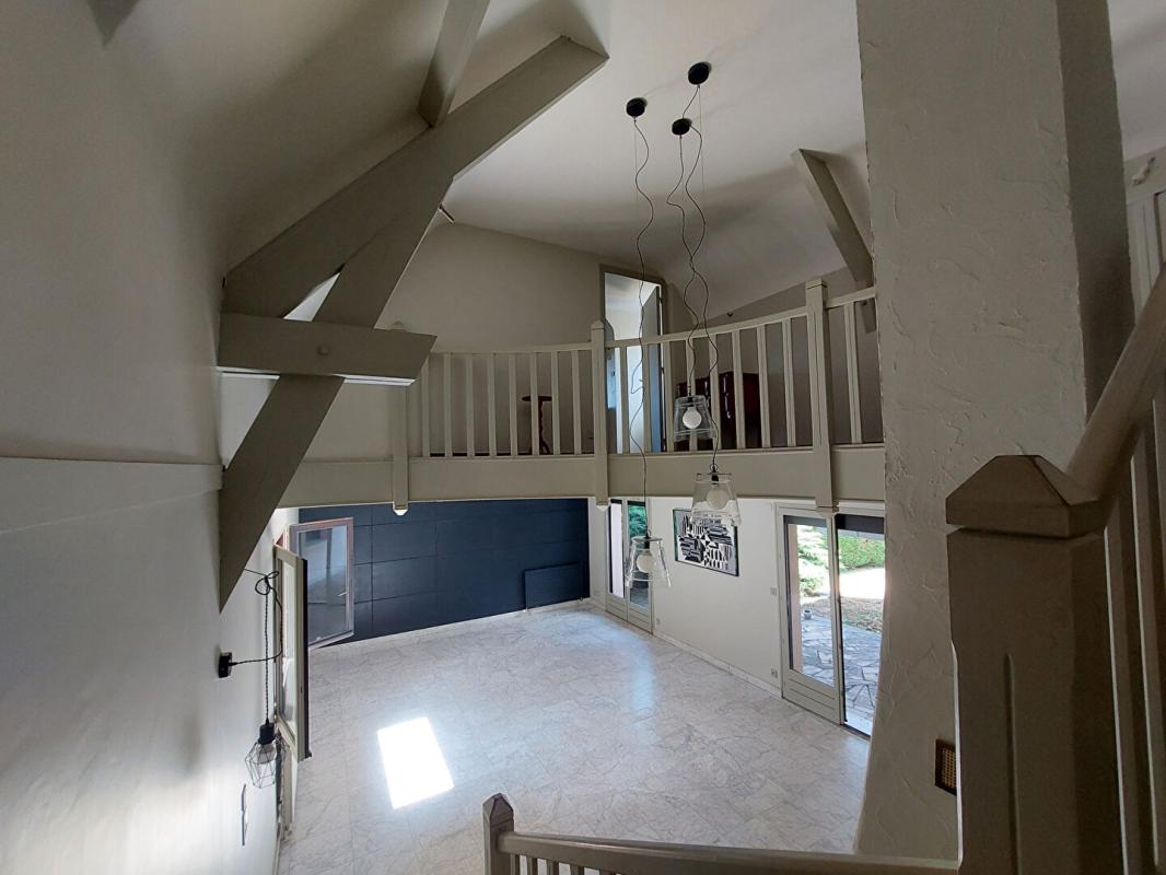 MONTCEAU-LES-MINES Maison Montceau Les Mines 7 pièce(s) 187 m2 12