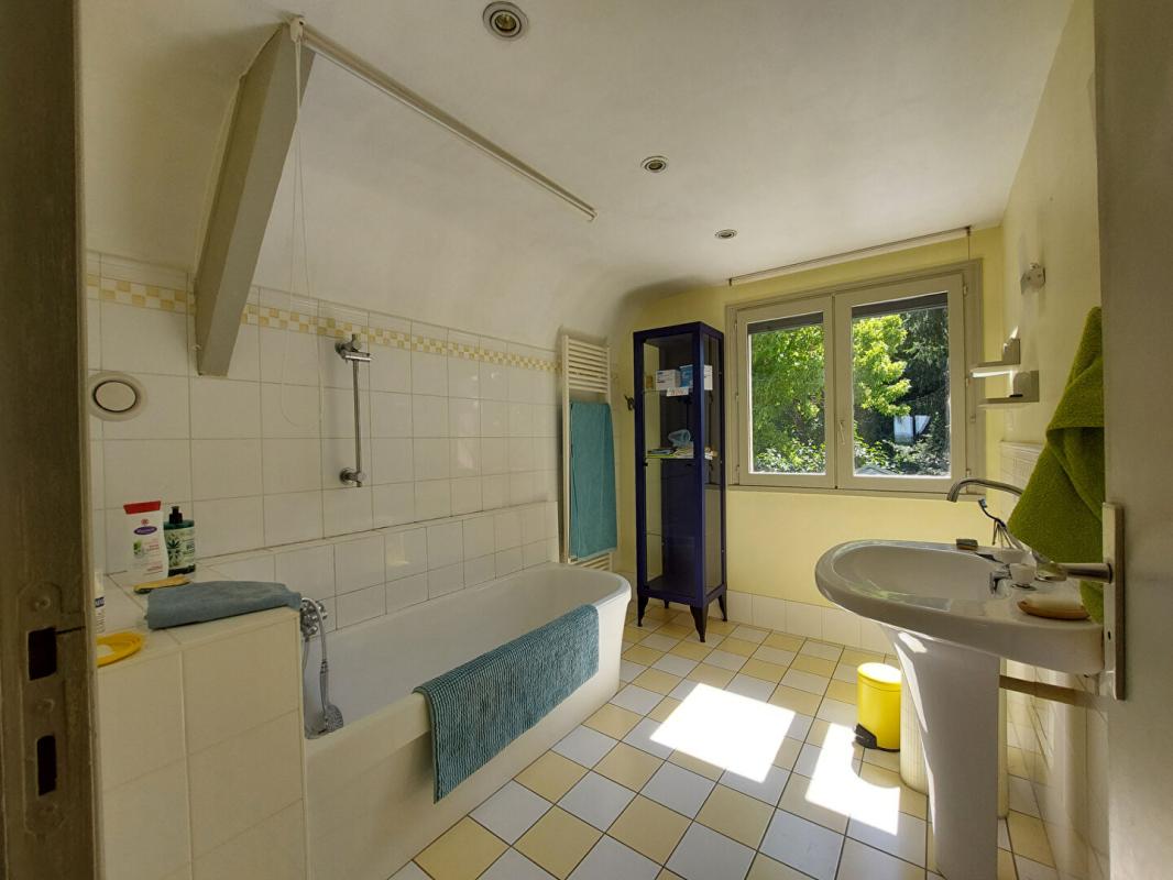 MONTCEAU-LES-MINES Maison Montceau Les Mines 7 pièce(s) 187 m2 16