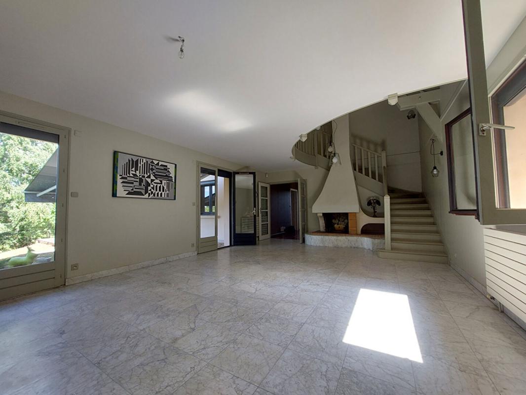 MONTCEAU-LES-MINES Maison Montceau Les Mines 7 pièce(s) 187 m2 8