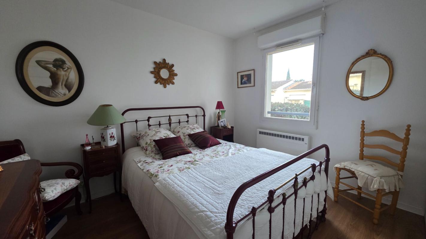 BORDEAUX Appartement 3 pièces RDC Bordeaux Caudéran - Pasteur 2 places de parking 3