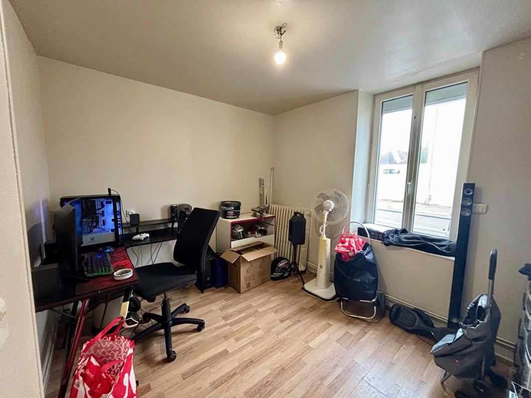 NEVERS Immeuble Nevers 258 m2 - hangar de 150 m² - Bonne rentabilité 10