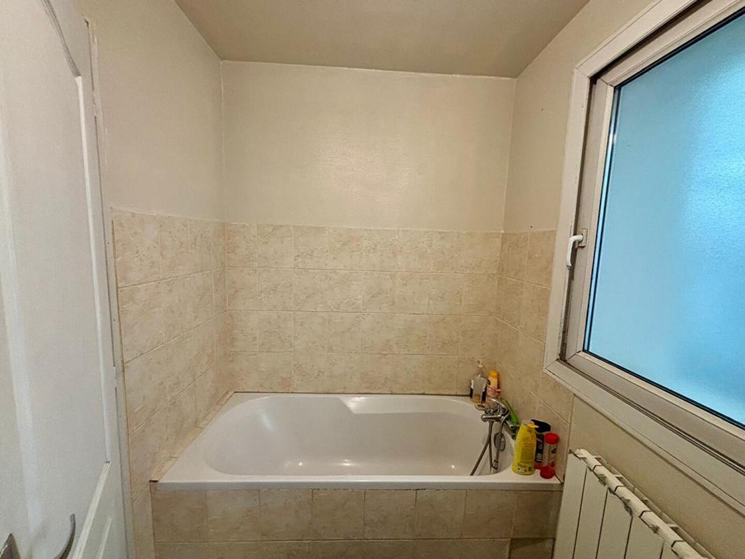 NEVERS Immeuble Nevers 258 m2 - hangar de 150 m² - Bonne rentabilité 15