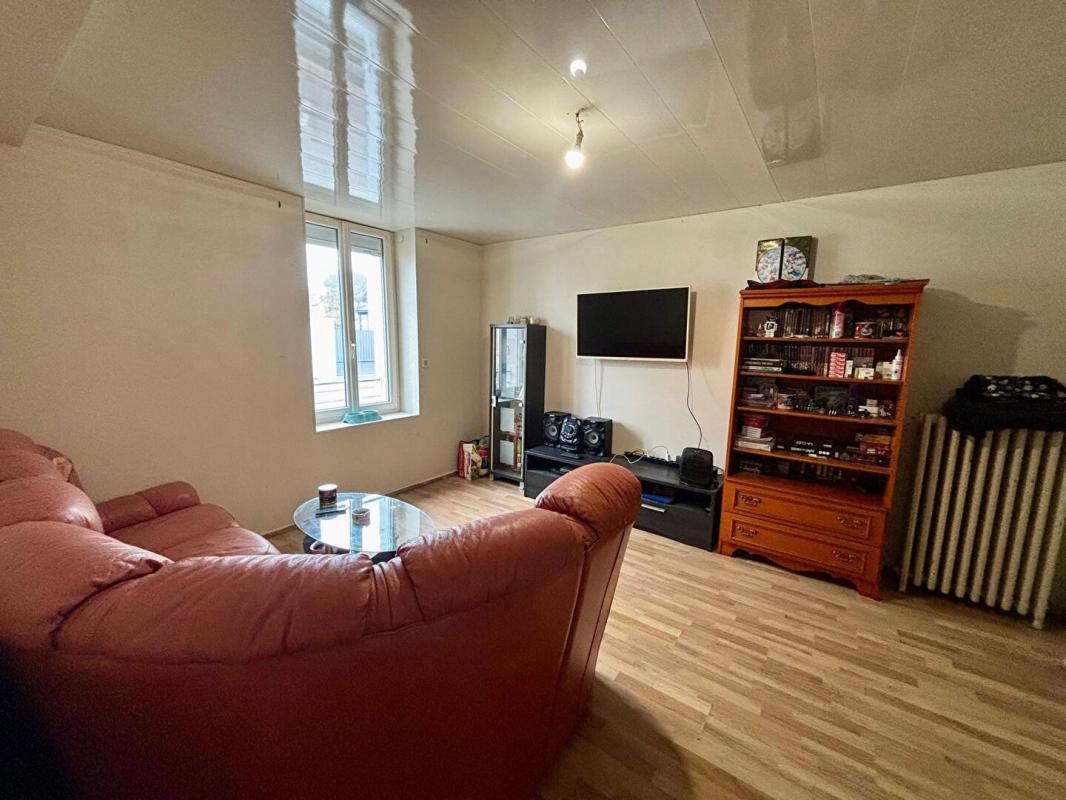 NEVERS Immeuble Nevers 258 m2 - hangar de 150 m² - Bonne rentabilité 7