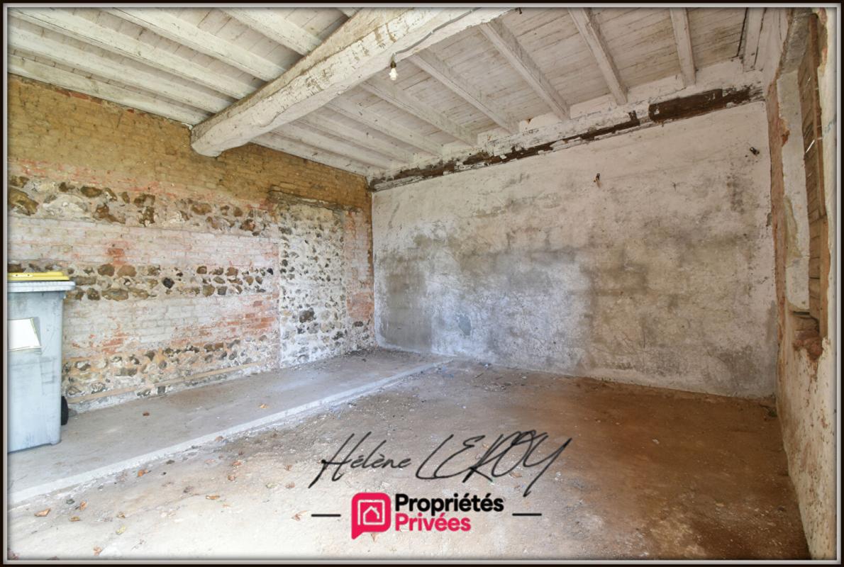 ANGERVILLE-LA-MARTEL Longère normande en briques et silex à rénover. Environnement calme et sans vis-à-vis 10