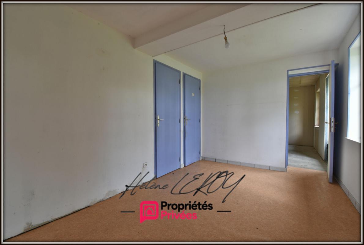 ANGERVILLE-LA-MARTEL Longère normande en briques et silex à rénover. Environnement calme et sans vis-à-vis 5