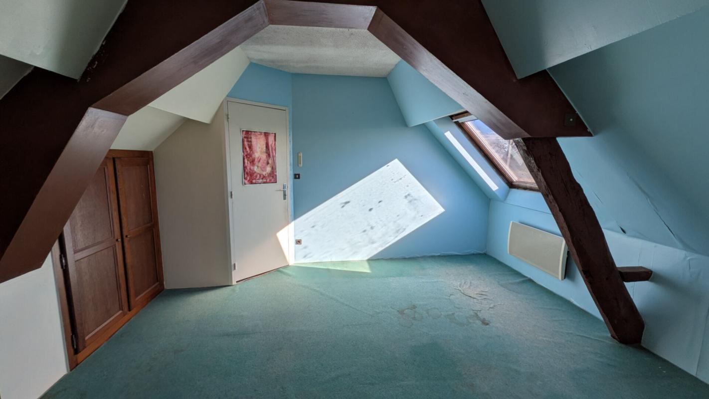 SAINT-GERAND-DE-VAUX Maison avec du cachet à rénover et grand terrain 11