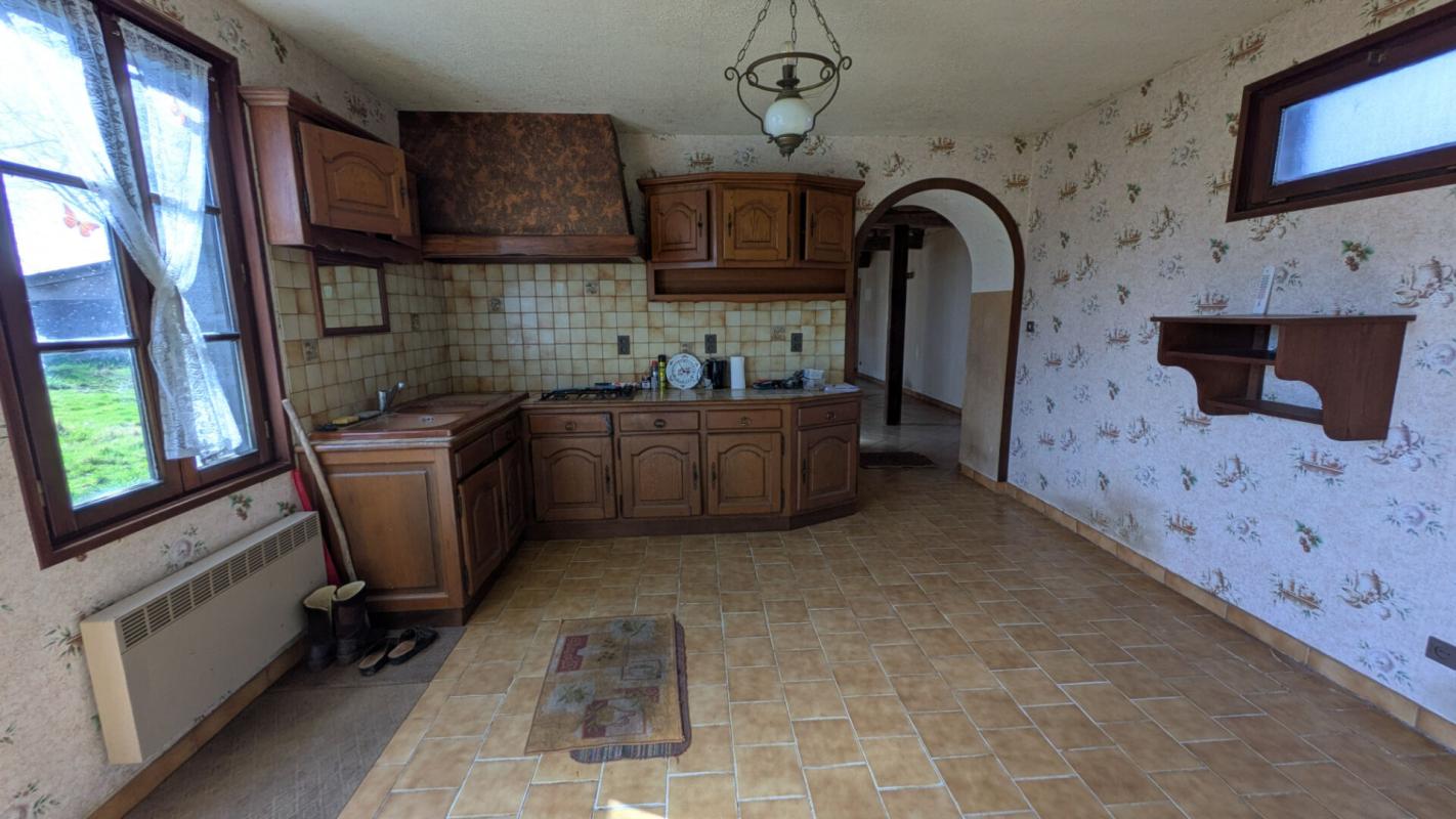 SAINT-GERAND-DE-VAUX Maison avec du cachet à rénover et grand terrain 5