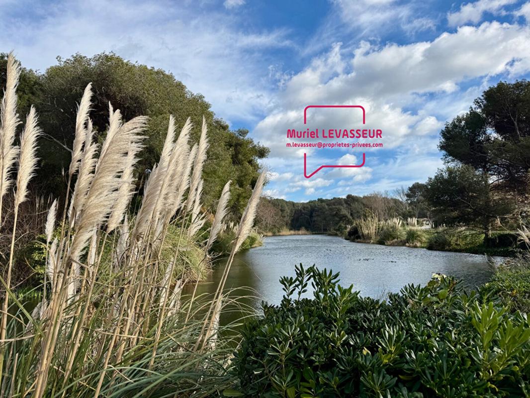 SIX-FOURS-LES-PLAGES Appt T2 en rez de jardin vue mer - Parking privatif et piscine privee 8