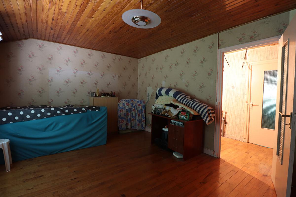 MARAT Maison Marat 8 pièces  +/-170 m2 + grange et jardin et 5ha de terrain 10