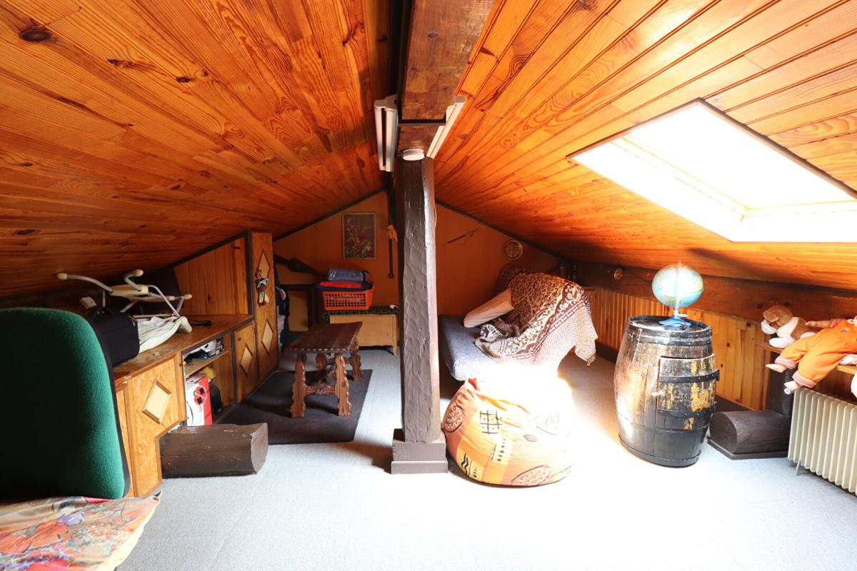 MARAT Maison Marat 8 pièces  +/-170 m2 + grange et jardin et 5ha de terrain 8