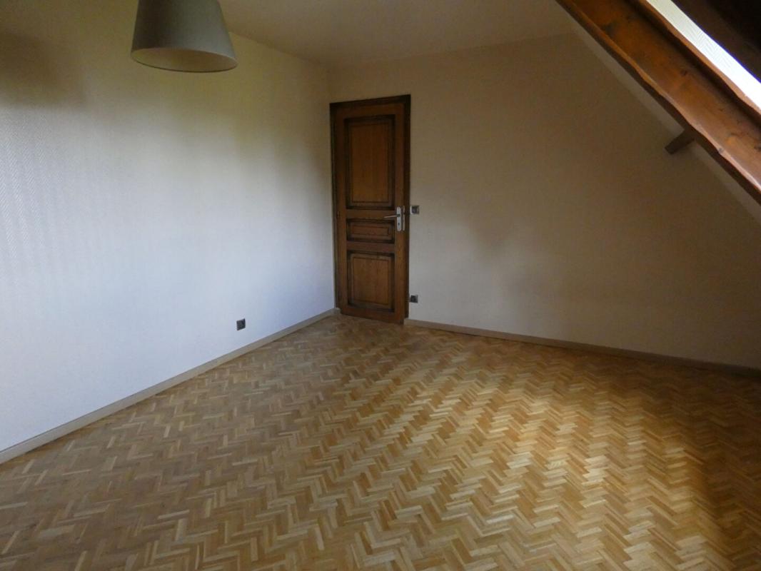 LIMETZ-VILLEZ Maison familiale 155 m2+ exeptionnel sous sol 12